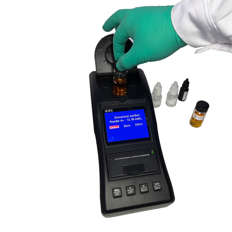 嚴格按照校準步驟操作水質監(jiān)測設備儀器